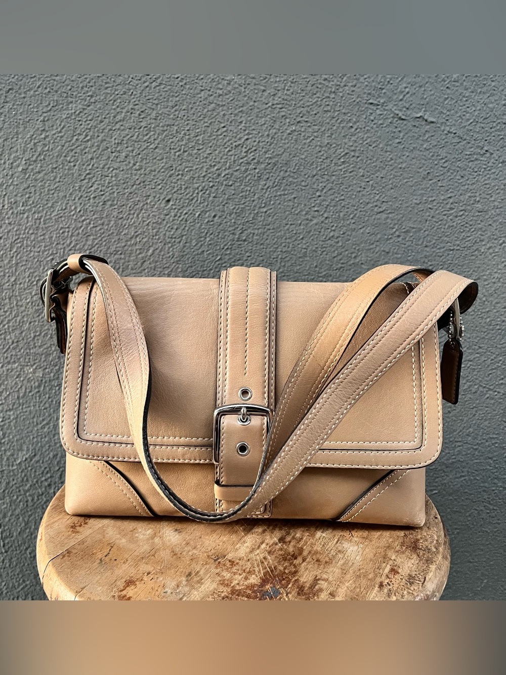 Coach F11196 MEDIUM Vintage Camel Y2K Soho Flap Leather Shoulder Bag - Picture 2 of 13